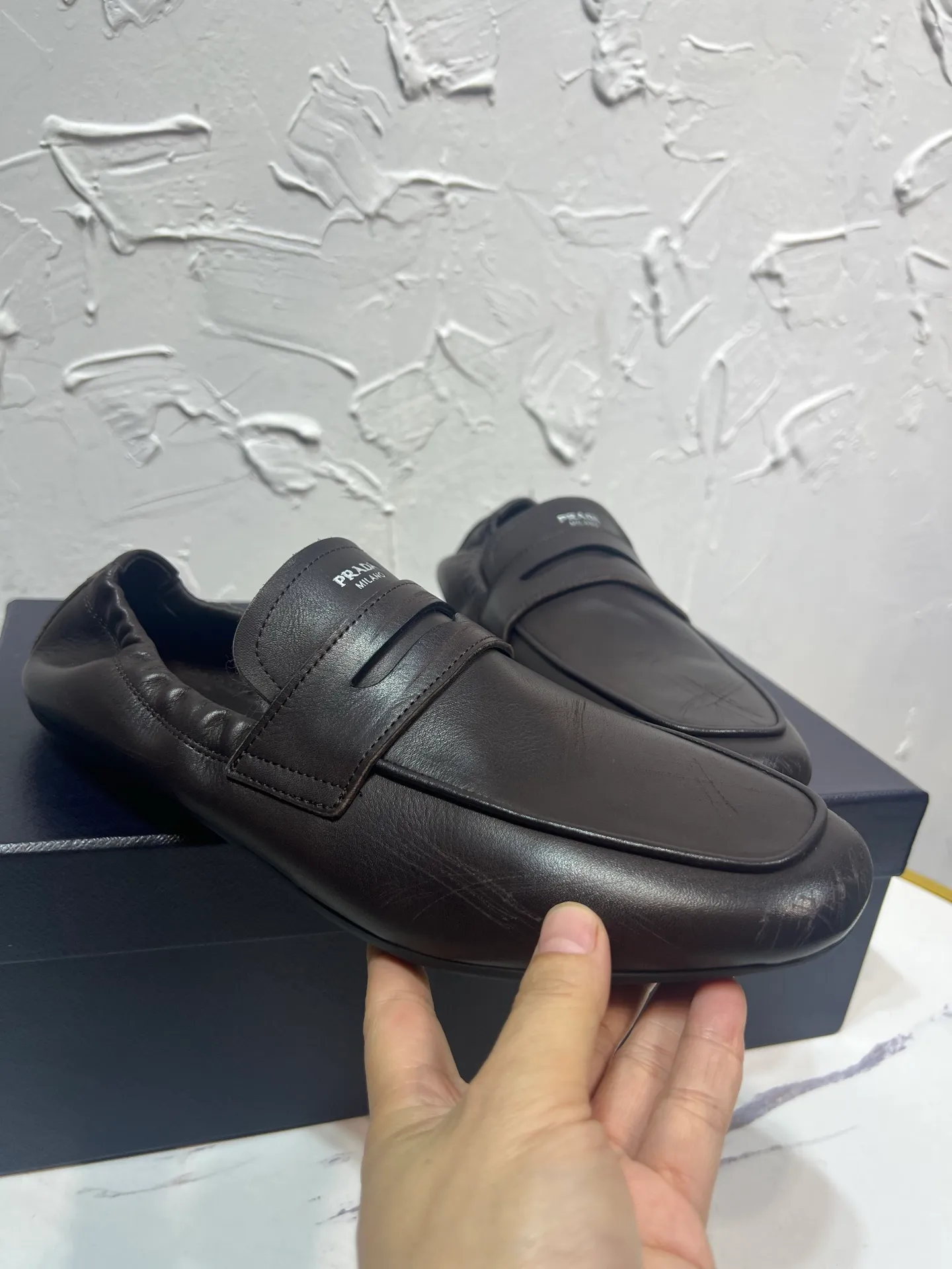 P780 prada derby2025 spring and autumn latest Prada one-legged retro men's loafers, Shuffle hollowed-out men's shoes, upper cowhide, lining and foot cowhide, rubber sole, black and brown 2-color original packaging Code number: 39-46